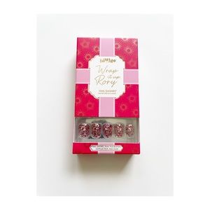 Red Aspen Wrap it up Rory short nail dashes